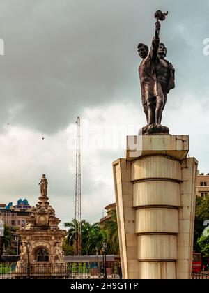 MUMBAI, INDIEN - 2. Oktober 2021 : Hutatma Chowk (Martyr's Square) und Flora Fountain, berühmte Attraktion von Süd-Mumbai, die von vielen Touristen besucht wird Stockfoto