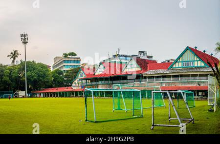 MUMBAI, INDIEN - 2. Oktober 2021 : leerer Torposten in Bombay Gymkhana, gegründet 1875, ist eine der ersten Gymkhanas (Sportarena) in der Stadt Stockfoto