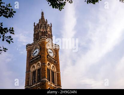 MUMBAI, INDIEN - 2. Oktober 2021 - Heritage architecture of University of Mumbai located in Fort Mumbai India. Eine der frühesten staatlichen Universitäten i Stockfoto