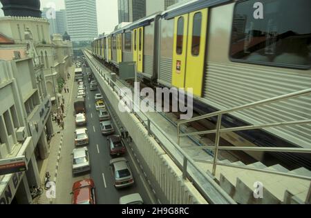 Ein Metro-Star-Zug in der Stadt Kuala Lumpur in Malaysia. Malaysia, Kuala Lumpur, August 1997 Stockfoto