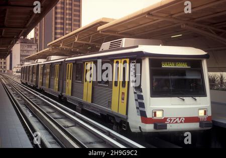 Ein Metro-Star-Zug in der Stadt Kuala Lumpur in Malaysia. Malaysia, Kuala Lumpur, August 1997 Stockfoto