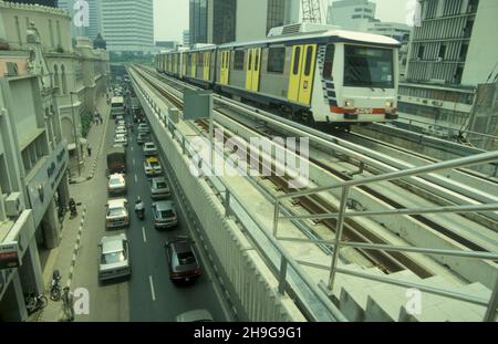 Ein Metro-Star-Zug in der Stadt Kuala Lumpur in Malaysia. Malaysia, Kuala Lumpur, August 1997 Stockfoto