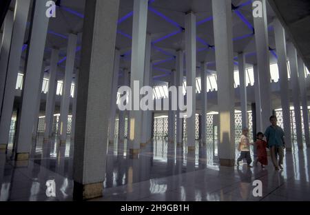 Die Moschee von Masjid Negara in der Stadt Kuala Lumpur in Malaysia. Malaysia, Kuala Lumpur, August 1997 Stockfoto