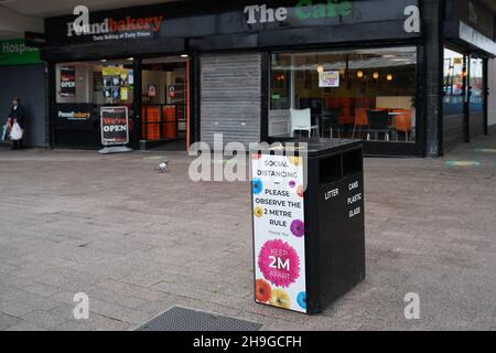 Stadtzentrum Von Kirkby. Kirkby ist eine Stadt im Metropolitan Borough of Knowsley, Merseyside, England. Historisch in Lancashire. Es liegt 5 Meilen nördlich von Huyton und 6 Meilen nordöstlich von Liverpool. Die Bevölkerung im Jahr 2011 war 40.472. Es ist die größte Stadt im Knowsley Metropolitan Borough Stockfoto