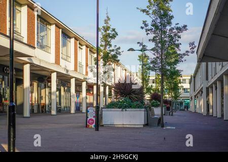 Stadtzentrum Von Kirkby. Kirkby ist eine Stadt im Metropolitan Borough of Knowsley, Merseyside, England. Historisch in Lancashire. Es liegt 5 Meilen nördlich von Huyton und 6 Meilen nordöstlich von Liverpool. Die Bevölkerung im Jahr 2011 war 40.472. Es ist die größte Stadt im Knowsley Metropolitan Borough Stockfoto