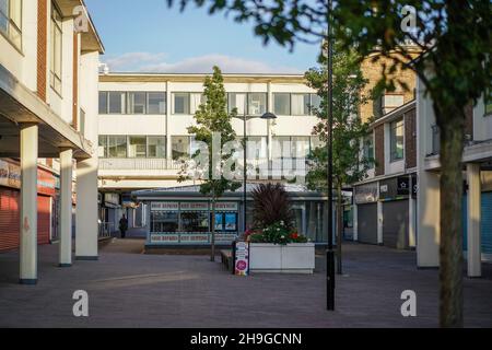 Stadtzentrum Von Kirkby. Kirkby ist eine Stadt im Metropolitan Borough of Knowsley, Merseyside, England. Historisch in Lancashire. Es liegt 5 Meilen nördlich von Huyton und 6 Meilen nordöstlich von Liverpool. Die Bevölkerung im Jahr 2011 war 40.472. Es ist die größte Stadt im Knowsley Metropolitan Borough Stockfoto