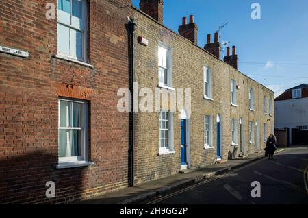 Viktorianische Backsteinterrassenhäuser in Mill Lane Canterbury Kent England Stockfoto