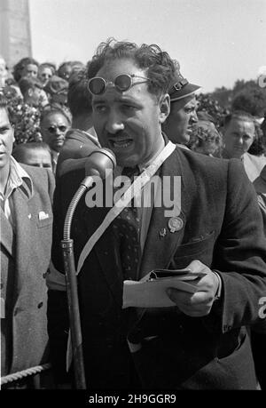 Gdynia, 1948-06-23. Siódmy w historii i drugi po II wojnie œwiatowej miêdzynarodowy wyœcig kolarski Tour de Pologne, zorganizowany przez Spó³dzielniê Wydawniczo-Oœwiatow¹ Czytelnik. Zwyciêzc¹ II etapu Olsztyn – Gdynia zosta³ Wac³aw Wójcik (5:50:58 s.). uu PAP Gdynia, 23. Juni 1948. Das siebte in der Geschichte und das zweite nach dem Zweiten Weltkrieg internationale Radrennen Tour de Pologne, organisiert von Publishing and Educational Cooperative Czytelnik. Waclaw Wojcik gewann 2nd die Etappe Olsztyn-Gdynia (5:50:58 s.) Stockfoto