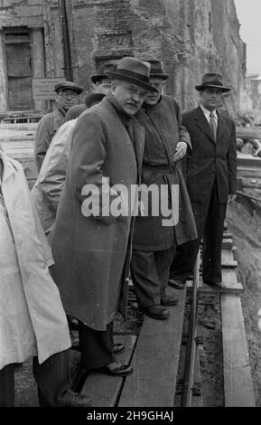 Warszawa, 1948-06-24. Konferenzcja Ministrów Spraw Zagranicznych oœmiu pañstw odnoœnie decyzji Konferenzcji Londyñskiej w krawie Niemiec. Do Warszawy przybyli: Wicepremier i Minister spraw zagranicznych ZSRR Wiaczes³aw Mo³otow, Minister spraw zagranicznych Republiki Wêgierskiej Erik Molnar, Minister spraw zagranicznych Federacyjnej Ludowej Republiki Jugos³awii Stanoje Simic, Minister spraw zagranicznych Republiki Czechos³owackiej Vladimir Clementis, Minister Pauspraw zagranicznych Rumuñskiej Ludzepnych war Minister Anna pauwicznych Bu³garskiej Stockfoto