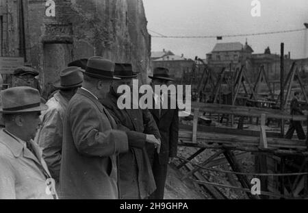 Warszawa, 1948-06-24. Konferenzcja Ministrów Spraw Zagranicznych oœmiu pañstw odnoœnie decyzji Konferenzcji Londyñskiej w krawie Niemiec. Do Warszawy przybyli: Wicepremier i Minister spraw zagranicznych ZSRR Wiaczes³aw Mo³otow, Minister spraw zagranicznych Republiki Wêgierskiej Erik Molnar, Minister spraw zagranicznych Federacyjnej Ludowej Republiki Jugos³awii Stanoje Simic, Minister spraw zagranicznych Republiki Czechos³owackiej Vladimir Clementis, Minister Pauspraw zagranicznych Rumuñskiej Ludzepnych war Minister Anna pauwicznych Bu³garskiej Stockfoto