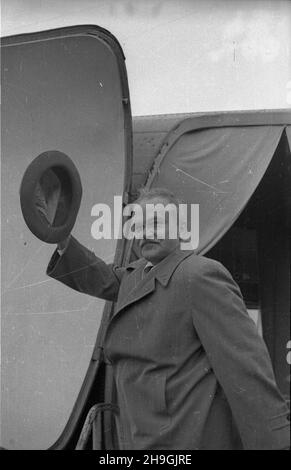 Warszawa, 1948-06-25. Konferenzcja Ministrów Spraw Zagranicznych oœmiu pañstw odnoœnie decyzji Konferenzcji Londyñskiej w krawie Niemiec. Do Warszawy przybyli: Wicepremier i Minister spraw zagranicznych ZSRR Wiaczes³aw Mo³otow, Minister spraw zagranicznych Republiki Wêgierskiej Erik Molnar, Minister spraw zagranicznych Federacyjnej Ludowej Republiki Jugos³awii Stanoje Simic, Minister spraw zagranicznych Republiki Czechos³owackiej Vladimir Clementis, Minister Pauspraw zagranicznych Rumuñskiej Ludzepnych war Minister Anna pauwicznych Bu³garskiej Stockfoto