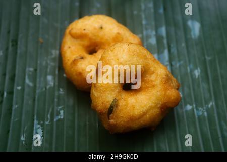 KERALA TEE SNACK PAZHAMPORI UZHUNNUVADA PARIPPUVADA STOCK IMAGES Stockfoto