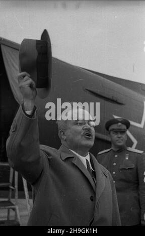 Warszawa, 1948-06-25. Konferenzcja Ministrów Spraw Zagranicznych oœmiu pañstw odnoœnie decyzji Konferenzcji Londyñskiej w krawie Niemiec. Do Warszawy przybyli: Wicepremier i Minister spraw zagranicznych ZSRR Wiaczes³aw Mo³otow, Minister spraw zagranicznych Republiki Wêgierskiej Erik Molnar, Minister spraw zagranicznych Federacyjnej Ludowej Republiki Jugos³awii Stanoje Simic, Minister spraw zagranicznych Republiki Czechos³owackiej Vladimir Clementis, Minister Pauspraw zagranicznych Rumuñskiej Ludzepnych war Minister Anna pauwicznych Bu³garskiej Stockfoto