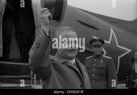 Warszawa, 1948-06-25. Konferenzcja Ministrów Spraw Zagranicznych oœmiu pañstw odnoœnie decyzji Konferenzcji Londyñskiej w krawie Niemiec. Do Warszawy przybyli: Wicepremier i Minister spraw zagranicznych ZSRR Wiaczes³aw Mo³otow, Minister spraw zagranicznych Republiki Wêgierskiej Erik Molnar, Minister spraw zagranicznych Federacyjnej Ludowej Republiki Jugos³awii Stanoje Simic, Minister spraw zagranicznych Republiki Czechos³owackiej Vladimir Clementis, Minister Pauspraw zagranicznych Rumuñskiej Ludzepnych war Minister Anna pauwicznych Bu³garskiej Stockfoto