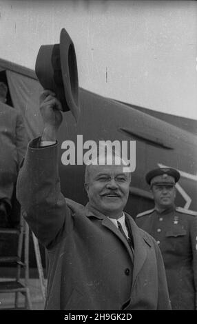 Warszawa, 1948-06-25. Konferenzcja Ministrów Spraw Zagranicznych oœmiu pañstw odnoœnie decyzji Konferenzcji Londyñskiej w krawie Niemiec. Do Warszawy przybyli: Wicepremier i Minister spraw zagranicznych ZSRR Wiaczes³aw Mo³otow, Minister spraw zagranicznych Republiki Wêgierskiej Erik Molnar, Minister spraw zagranicznych Federacyjnej Ludowej Republiki Jugos³awii Stanoje Simic, Minister spraw zagranicznych Republiki Czechos³owackiej Vladimir Clementis, Minister Pauspraw zagranicznych Rumuñskiej Ludzepnych war Minister Anna pauwicznych Bu³garskiej Stockfoto