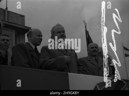 Warszawa, 1948-06-25. Konferenzcja Ministrów Spraw Zagranicznych oœmiu pañstw odnoœnie decyzji Konferenzcji Londyñskiej w krawie Niemiec. Do Warszawy przybyli: Wicepremier i Minister spraw zagranicznych ZSRR Wiaczes³aw Mo³otow, Minister spraw zagranicznych Republiki Wêgierskiej Erik Molnar, Minister spraw zagranicznych Federacyjnej Ludowej Republiki Jugos³awii Stanoje Simic, Minister spraw zagranicznych Republiki Czechos³owackiej Vladimir Clementis, Minister Pauspraw zagranicznych Rumuñskiej Ludzepnych war Minister Anna pauwicznych Bu³garskiej Stockfoto