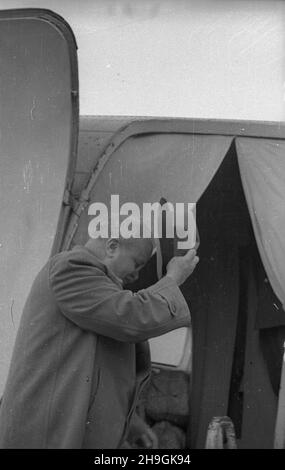 Warszawa, 1948-06-25. Konferenzcja Ministrów Spraw Zagranicznych oœmiu pañstw odnoœnie decyzji Konferenzcji Londyñskiej w krawie Niemiec. Do Warszawy przybyli: Wicepremier i Minister spraw zagranicznych ZSRR Wiaczes³aw Mo³otow, Minister spraw zagranicznych Republiki Wêgierskiej Erik Molnar, Minister spraw zagranicznych Federacyjnej Ludowej Republiki Jugos³awii Stanoje Simic, Minister spraw zagranicznych Republiki Czechos³owackiej Vladimir Clementis, Minister Pauspraw zagranicznych Rumuñskiej Ludzepnych war Minister Anna pauwicznych Bu³garskiej Stockfoto