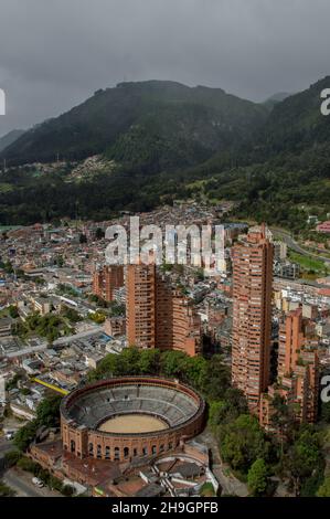 Vertikale Aufnahme der Stierkampfarena Santamaria in Bogota, Kolumbien Stockfoto