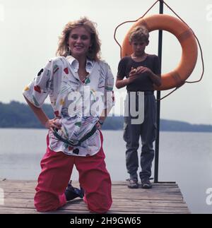 Polska 07,1987. Kandydatki tytu³u Miss Polonia '87 wy³onione w styczniowych eliminacjach. Nz. 20 letnia Lucyna Gajlewicz z Jeleniej Góry. uu PAP/Wojciech Kryñski Dok³adny dzieñ wydarzenia nieustalony. Polen, Juli 1987. Kandidaten für den Miss Polonia 87 Schönheitswettbewerb. Im Bild: Die 20-jährige Lucyna Gajlewicz aus Jelenia Gora. uu PAP/Wojciech Krynski Veranstaltungstag unbekannt Stockfoto