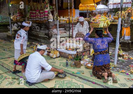 Balinesische Tempelzeremonie in Ubud Stockfoto