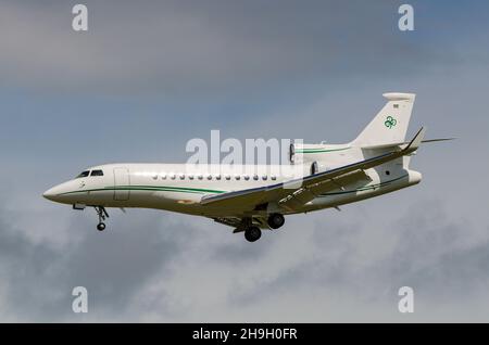 Dassault Falcon 7x Jet-Flugzeug M-CELT im Besitz von Cravant Ltd und registriert auf der Isle of man. Business Jet, Corporate Jet, Landung in Farnborough Stockfoto