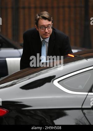 Downing Street, London, Großbritannien. 7. Dezember 2021. Simon Clarke MP, Chief Secretary of the Treasury in Downing Street für wöchentliche Kabinettssitzung. Quelle: Malcolm Park/Alamy Live News. Stockfoto