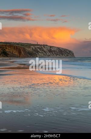 Sonnenuntergang über den Klippen an der sandown Bay auf der Insel wight Coastline, Insel wight Coastline an der culver Cliff, yaverland Beach Sonnenuntergang IOW Coastline Stockfoto