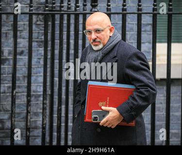 London, Großbritannien. 7th Dez 2021. Nadhim Zahawi, MP, Staatssekretär für Bildung. Minister nehmen an der Kabinettssitzung in der Downing Street Teil. Kredit: Imageplotter/Alamy Live Nachrichten Stockfoto