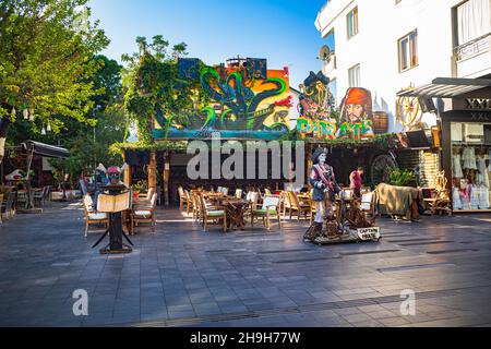 KEMER, TÜRKEI - CIRCA OKTOBER 2021: Stadtbild der Stadt Kemer, Antalya, Türkei. Stockfoto