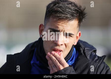 Stadt Gelsenkirchen, Deutschland. 07th Dez, 2021. firo: 07.12.2021, Fuvuball, 1st Bundesliga, Saison 2021/2022, FC Schalke 04, Training, RODRIGO ZALAZAR, Portrait Credit: dpa/Alamy Live News Stockfoto