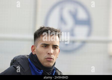 Stadt Gelsenkirchen, Deutschland. 07th Dez, 2021. firo: 07.12.2021, Fuvuball, 1st Bundesliga, Saison 2021/2022, FC Schalke 04, Training, RODRIGO ZALAZAR, Portrait Credit: dpa/Alamy Live News Stockfoto