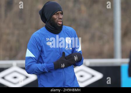 Stadt Gelsenkirchen, Deutschland. 07th Dez, 2021. firo: 07.12.2021, Fuvuball, 1st Bundesliga, Saison 2021/2022, FC Schalke 04, Training, Salif Sane Credit: dpa/Alamy Live News Stockfoto