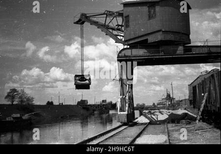 Polska, 1948-07-20. Port œródl¹dowy na Odrze. mw PAP Polen, 20. Juli 1948. Binnenhafen an der oder. mw PAP Stockfoto