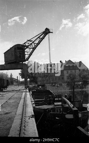 Polska, 1948-07-20. Port œródl¹dowy na Odrze. mw PAP Polen, 20. Juli 1948. Binnenhafen an der oder. mw PAP Stockfoto