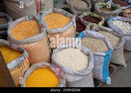 Lebensmittelmarkt im Freien in der Provinz Shaanxi, China Stockfoto