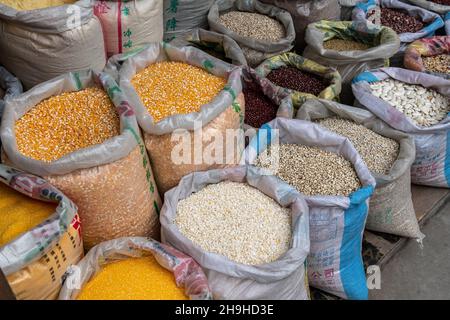 Lebensmittelmarkt im Freien in der Provinz Shaanxi, China Stockfoto