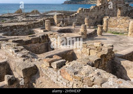 Fischsalzfabrik und "Garum"-Sauce in der archäologischen Stätte von Baelo Claudia. Bolonia, (Cádiz) Spanien. Stockfoto