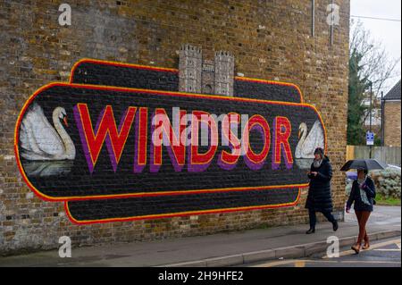 Windsor, Großbritannien. 7th. Dezember 2021. Es war heute ein ruhiger Tag in Windsor, da viele Menschen auf den Rat folgten, wegen des Sturms Barra drinnen zu bleiben. Bis heute Abend gibt es eine gelbe Wetterwarnung für starke Winde und starken Regen. Quelle: Maureen McLean/Alamy Live News Stockfoto