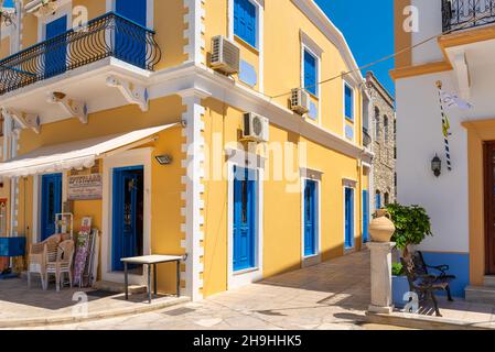 SYMI, Griechenland - 15 Mai, 2018: die schöne Architektur der Insel Symi. Griechenland Stockfoto