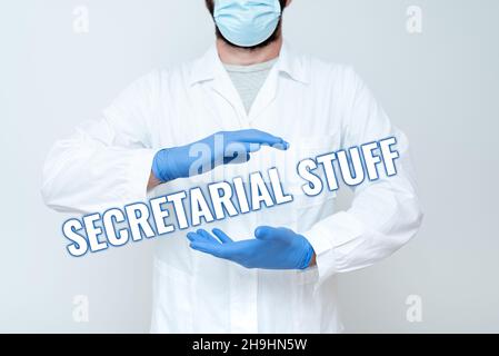 Schild mit Sekretariatsmaterial. Geschäftskonzept Sekretär Sachen Eigentum von persönlichen Assistenten Wissenschaftler demonstriert neue Technologie Besitz Stockfoto