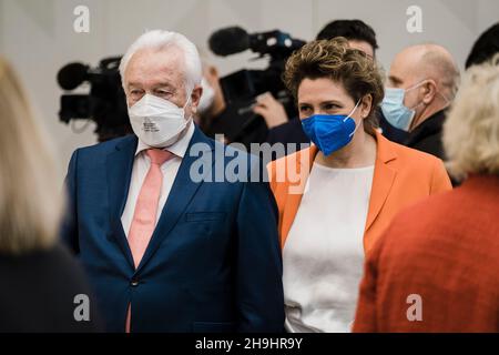 Berlin, Deutschland. 07th Dez 2021. Nicola Beer (FDP) und Wolfgang Kubicki. (Foto von Ralph Pache/PRESSCOV/Sipa USA) Quelle: SIPA USA/Alamy Live News Stockfoto