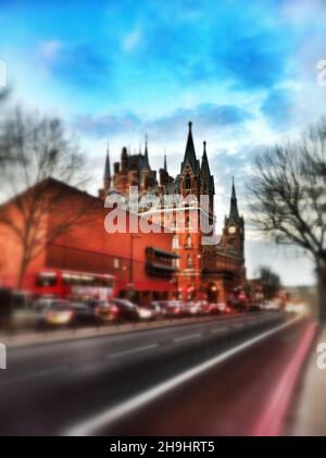 St Pancras Station: Eine von einer Serie von Londoner Bildern, die mit dem iPhone aufgenommen und verarbeitet wurden Stockfoto