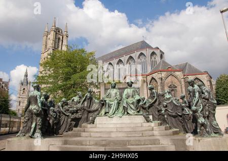 Die Genter Alterpiece-Statue von Jan Van Eyck vor der St.-Bavo-Kathedrale, Gent Stockfoto