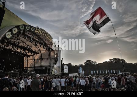 Die Obelisk Arena vor der Vorstellung von Grizzly Bear am letzten Tag der Latitude 2013 REDAKTION HINWEIS: Dieses Bild wurde mit Bildbearbeitungssoftware verarbeitet Stockfoto