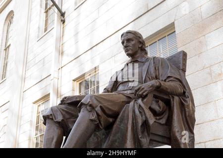 John Harvard Statue an der Harvard University, Cambridge, Massachusetts Stockfoto