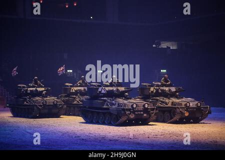 Eine motorisierte Hommage an die Helden der Schlacht der Falklands mit Skorpionpanzern bei den Proben für das British Military Tournament am Earls Court in London Stockfoto