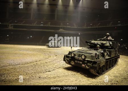 Eine motorisierte Hommage an die Helden der Schlacht der Falklands mit Skorpionpanzern bei den Proben für das British Military Tournament am Earls Court in London Stockfoto