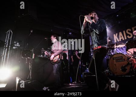 Kaiser Chiefs treten bei einem geheimen Gig beim Great Escape 2014 in Brighton, Großbritannien, auf Stockfoto