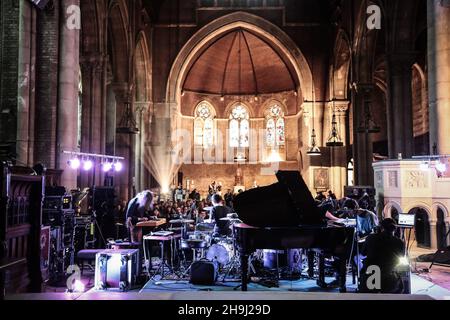 Phoria spielt live auf der Bühne in St. Mary's Chruch beim Great Escape 2014 in Brighton, Großbritannien Stockfoto