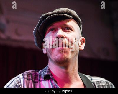 EXKLUSIV - der nordirische Singer Songwriter Foy Vance live auf der Bühne in der Bush Hall in London. Stockfoto